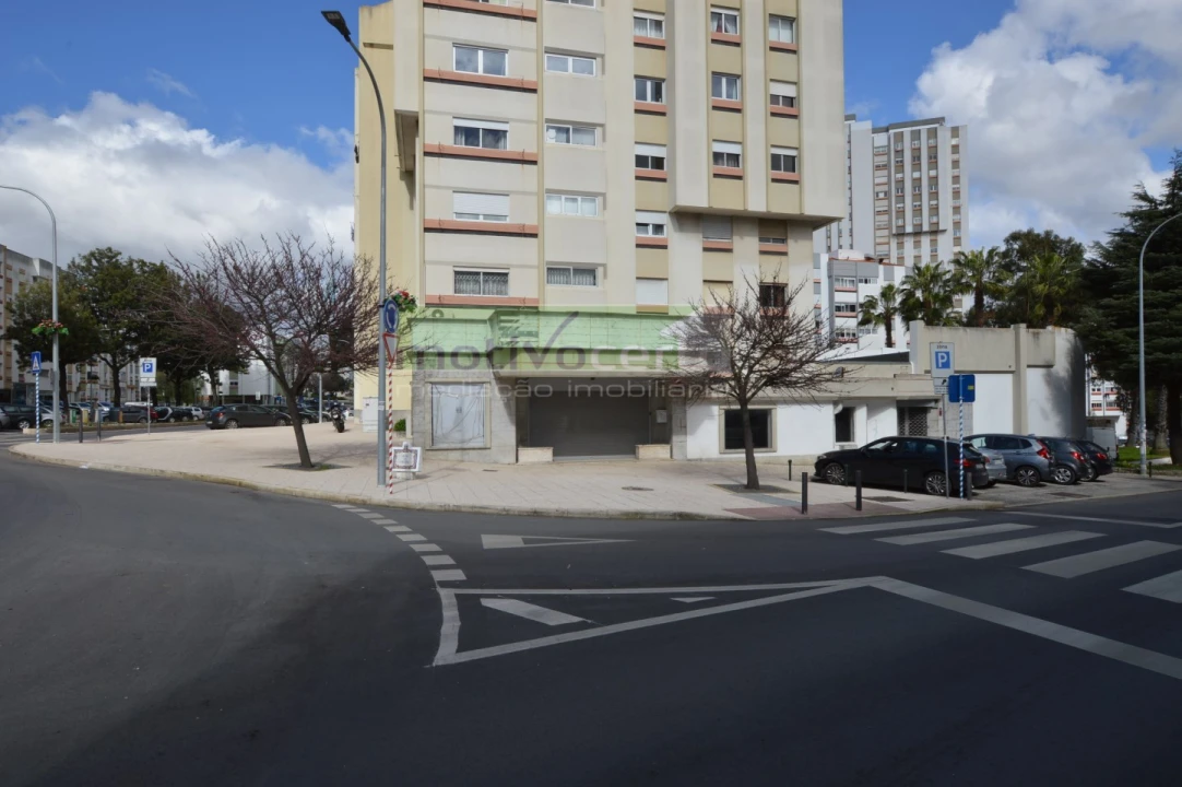 Loja para Venda em Algés, Linda-A-Velha e Cruz Quebrada-Dafundo Foto 3