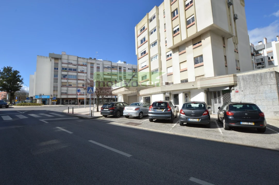 Loja para Venda em Algés, Linda-A-Velha e Cruz Quebrada-Dafundo Foto 4