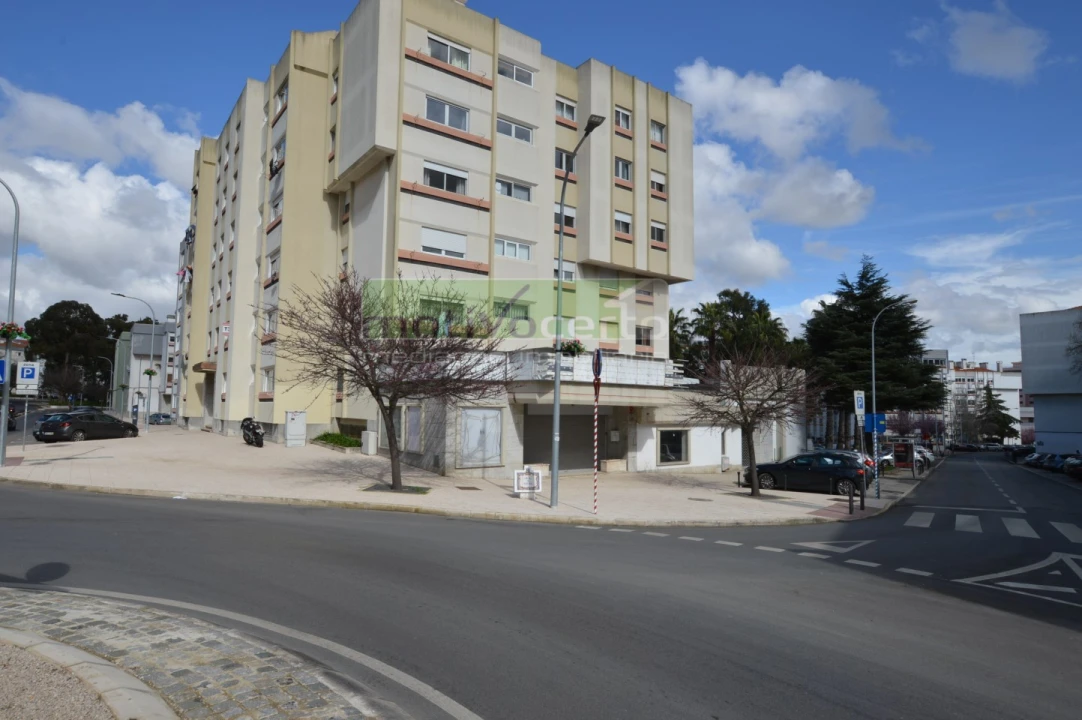 Loja para Venda em Algés, Linda-A-Velha e Cruz Quebrada-Dafundo Foto 1