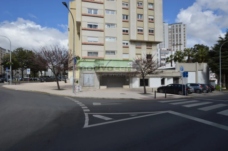 Loja para Arrendamento em Algés, Linda-A-Velha e Cruz Quebrada-Dafundo Foto 3