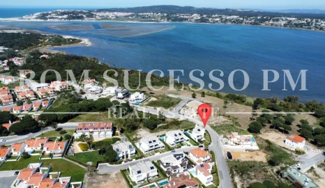 Moradia T4 para Venda em Vau