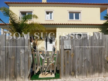 Moradia T4 para Venda em Vau