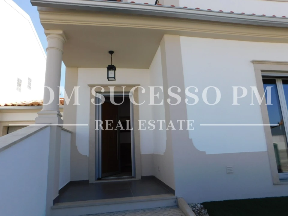 Moradia T4 para Venda em Cela Foto 5