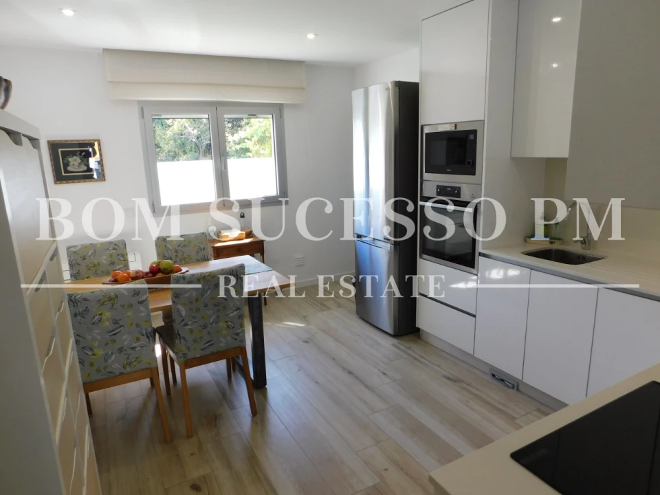 Moradia T4 para Venda em Cela Foto 4