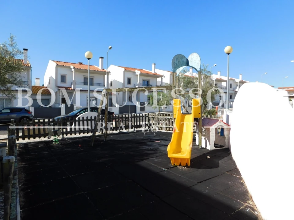 Moradia T4 para Venda em Cela Foto 41