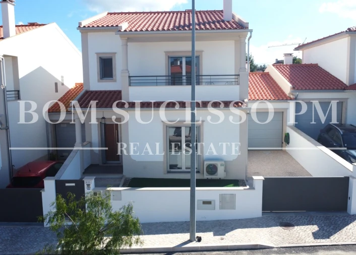 Moradia T4 para Venda em Cela