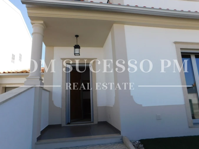 Moradia T4 para Venda em Cela Foto 5