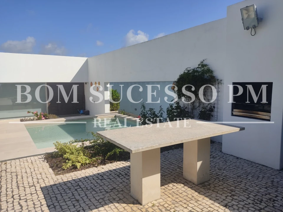 Moradia T4 para Venda em Vau Foto 9