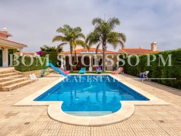 Moradia T4 para Venda em Vau