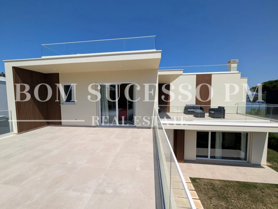 Moradia T4 para Venda em Vau Foto 19