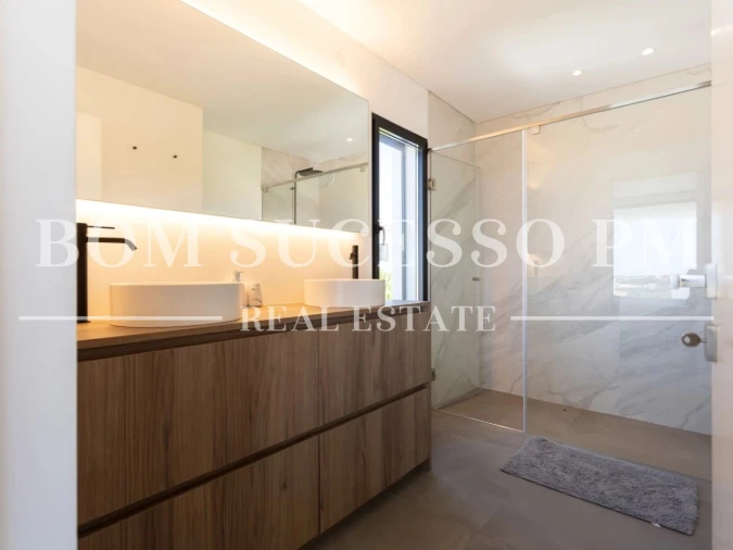 Moradia T4 para Venda em Amoreira Foto 15