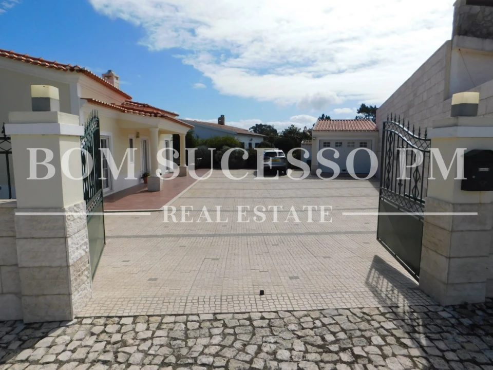Moradia T5 para Venda em Vau Foto 11