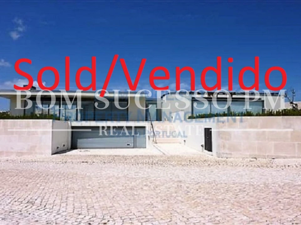 Moradia T4 para Venda em Vau Foto 1