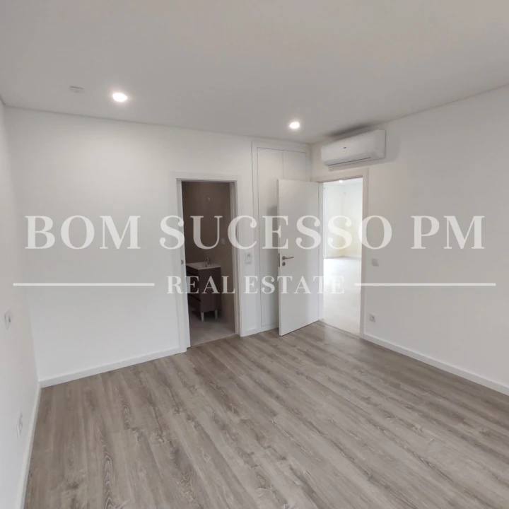Moradia T4 para Venda em Vau Foto 15