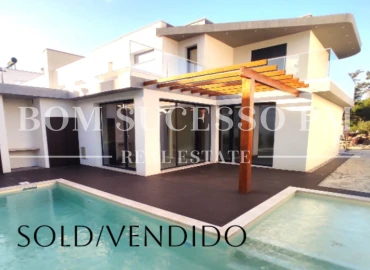 Moradia T4 para Venda em Vau