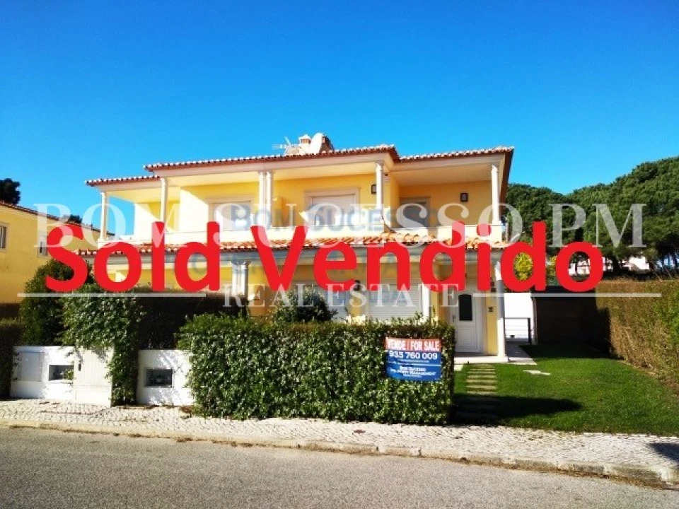 Moradia T4 para Venda em Vau Foto 1