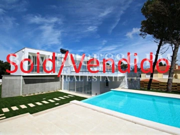 Moradia T4 para Venda em Vau