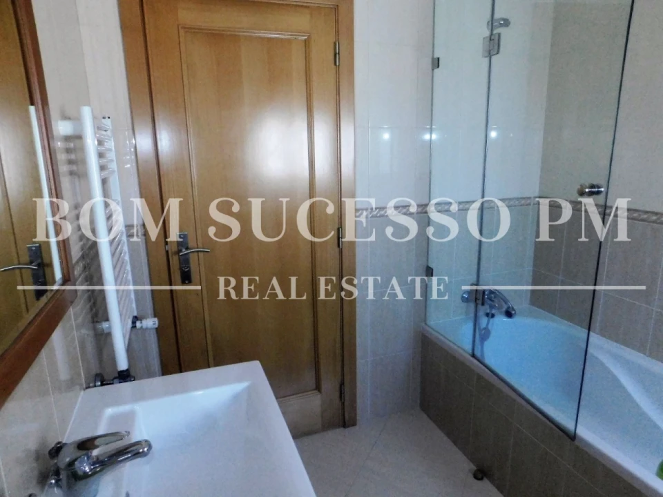 Moradia T4 para Venda em Vau Foto 18