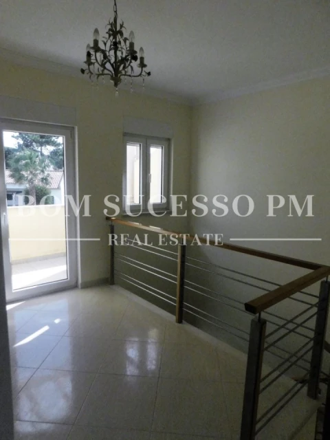 Moradia T4 para Venda em Vau