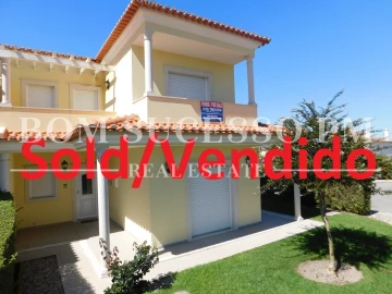 Moradia T4 para Venda em Vau
