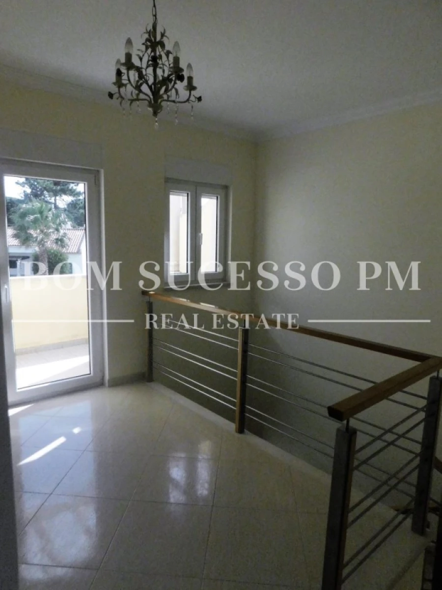 Moradia T4 para Venda em Vau Foto 10