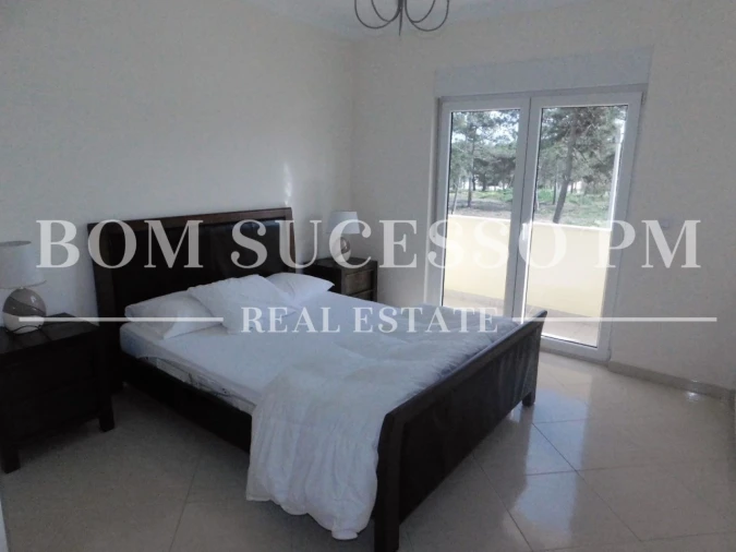 Moradia T4 para Venda em Vau Foto 11