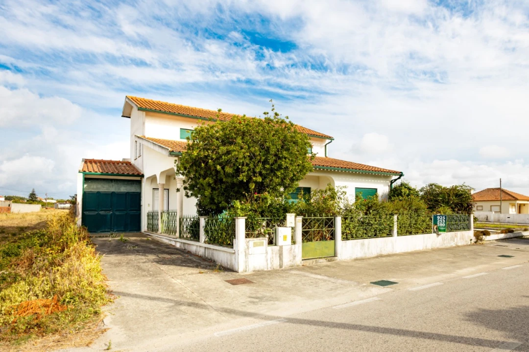 Moradia T4 para Venda em Lavos Foto 2