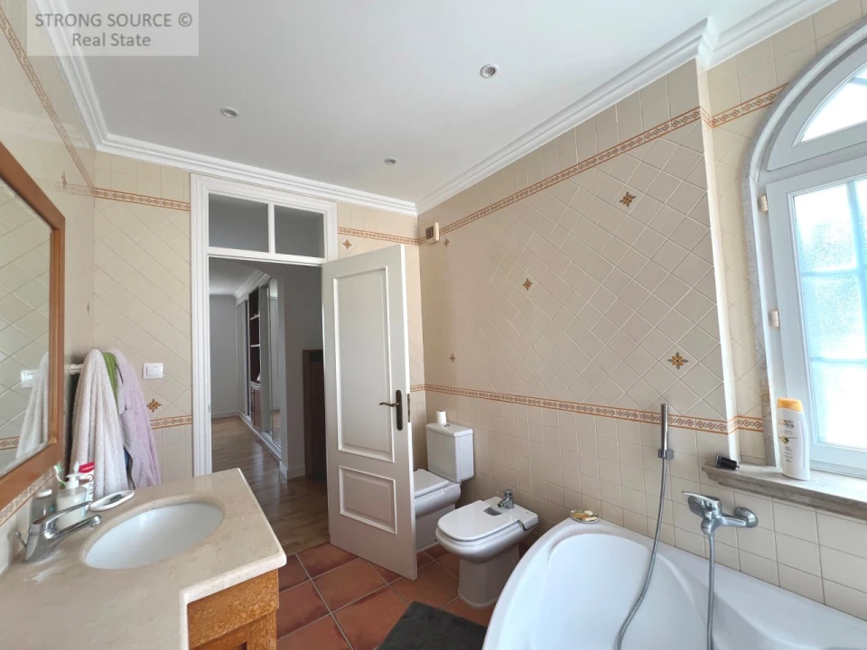 Moradia T6 para Venda em Miragaia e Marteleira Foto 86