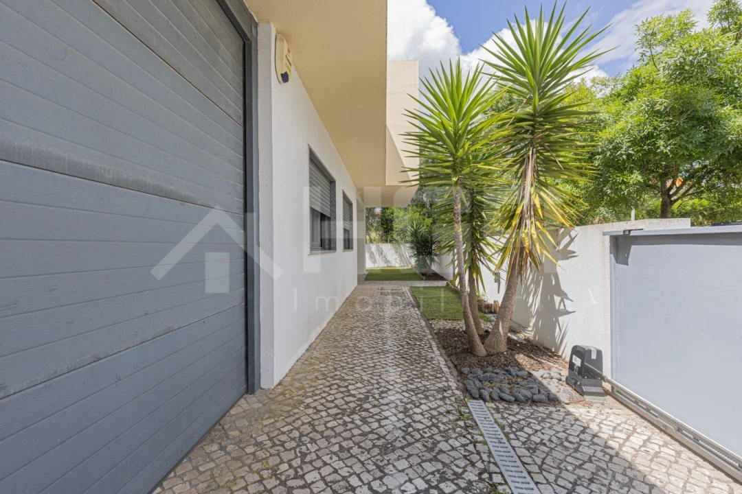 Moradia T4 para Venda em Santo Antonio da Charneca Foto 4