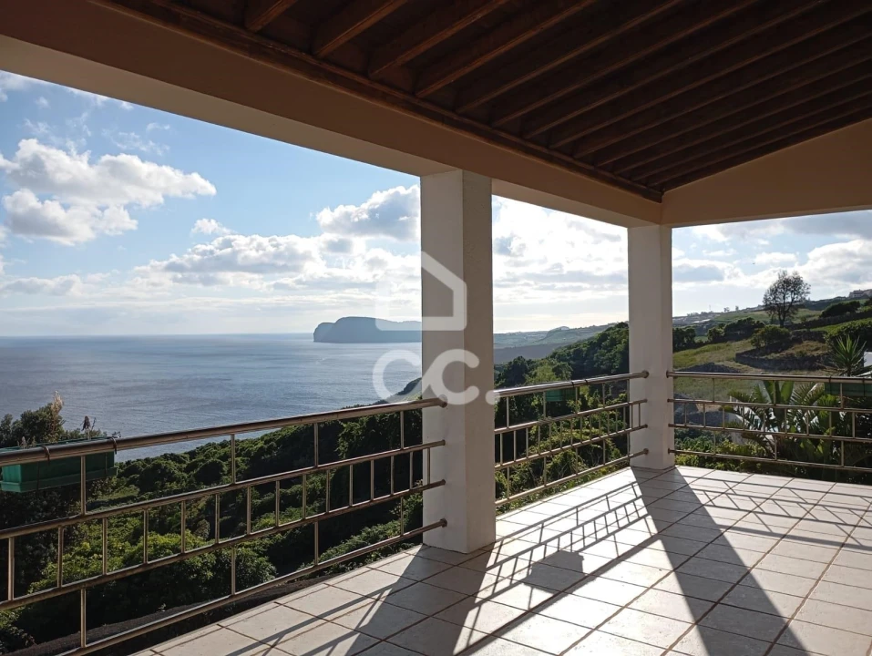 Moradia T4 para Venda em Feteira Foto 3