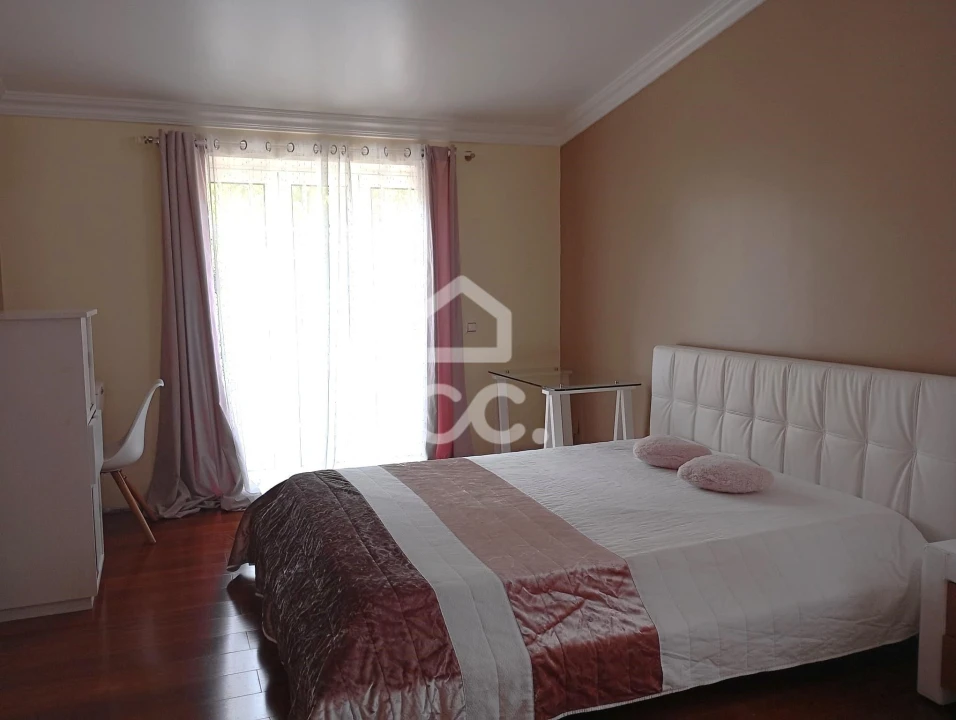 Moradia T4 para Venda em Feteira Foto 13