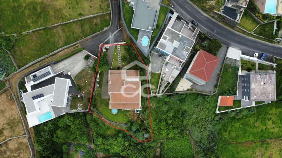 Moradia T4 para Venda em Feteira Foto 2