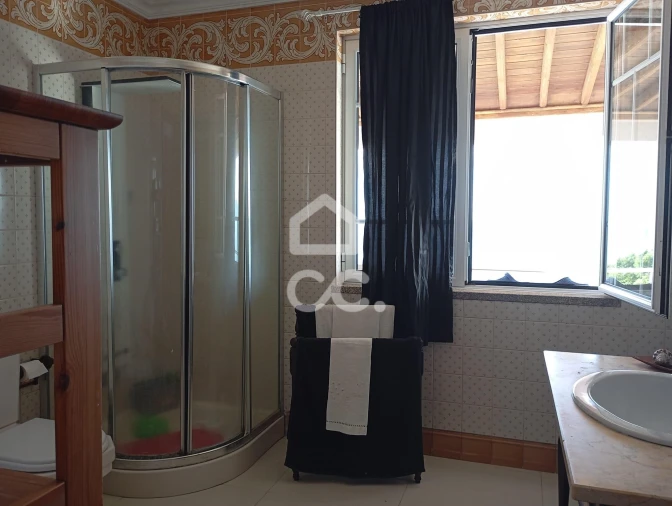 Moradia T4 para Venda em Feteira Foto 18