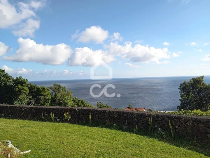 Moradia T4 para Venda em Feteira Foto 25