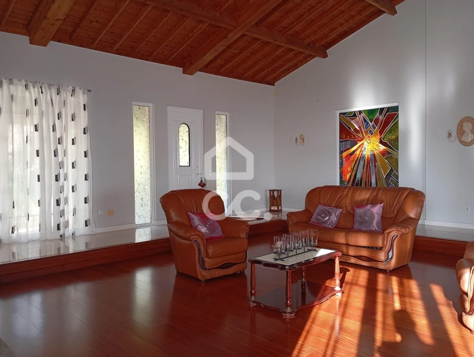 Moradia T4 para Venda em Feteira Foto 8