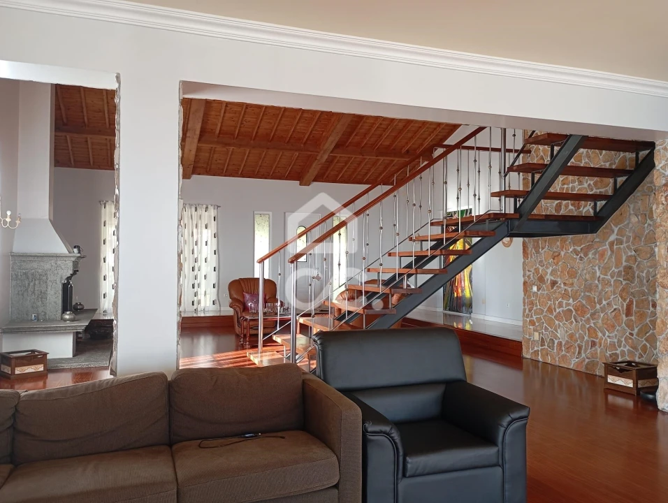 Moradia T4 para Venda em Feteira Foto 7