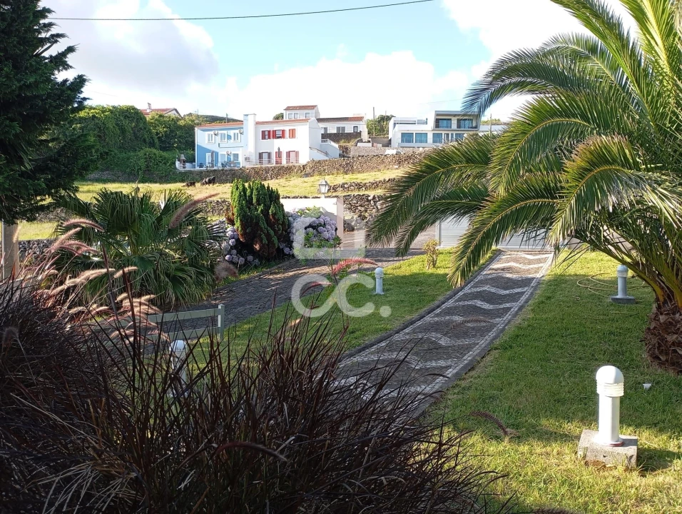 Moradia T4 para Venda em Feteira Foto 28