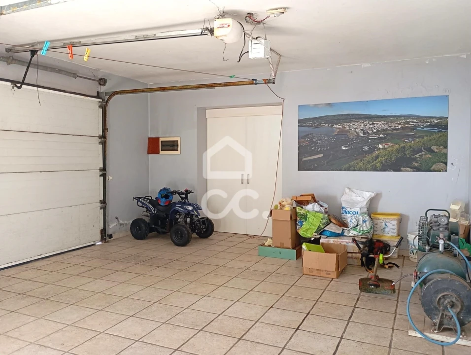 Moradia T4 para Venda em Feteira Foto 19