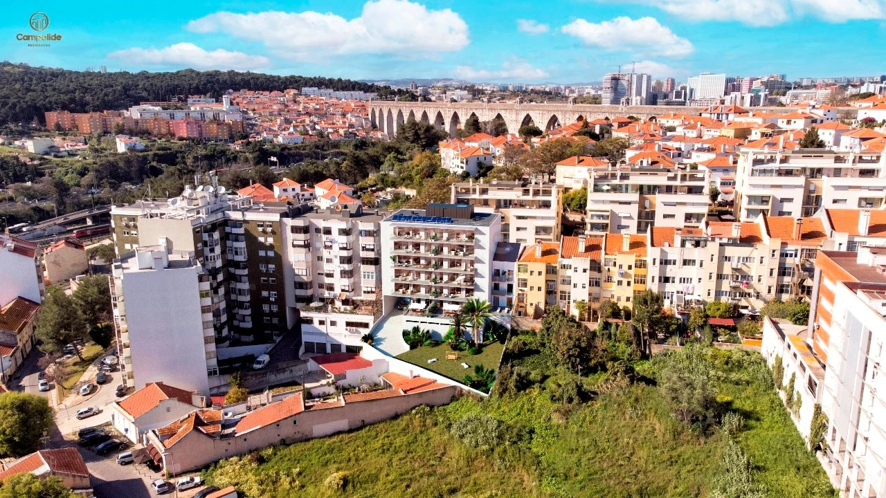 Apartamento T2 para Venda em Campolide Foto 3