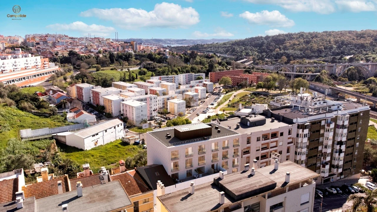 Apartamento T2 para Venda em Campolide Foto 5