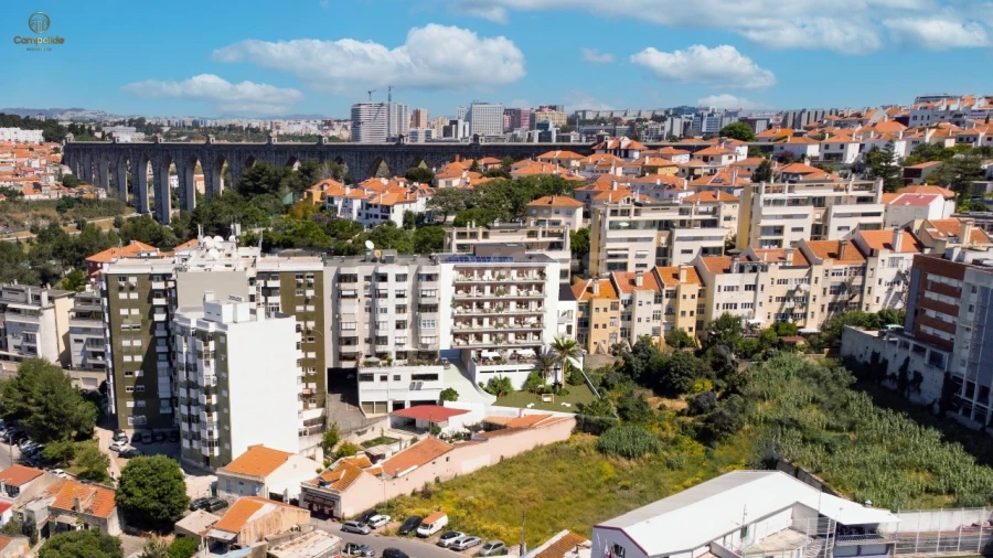 Apartamento T2 para Venda em Campolide Foto 7