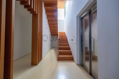 Moradia T4 para Venda em São Gonçalo