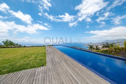 Moradia T4 para Venda em São Gonçalo