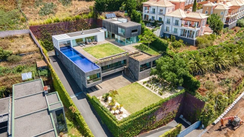 Moradia T4 para Venda em São Gonçalo