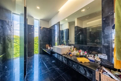 Moradia T4 para Venda em São Gonçalo