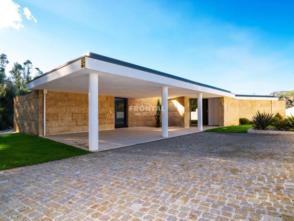 Moradia T4 para Venda em Louredo Foto 2