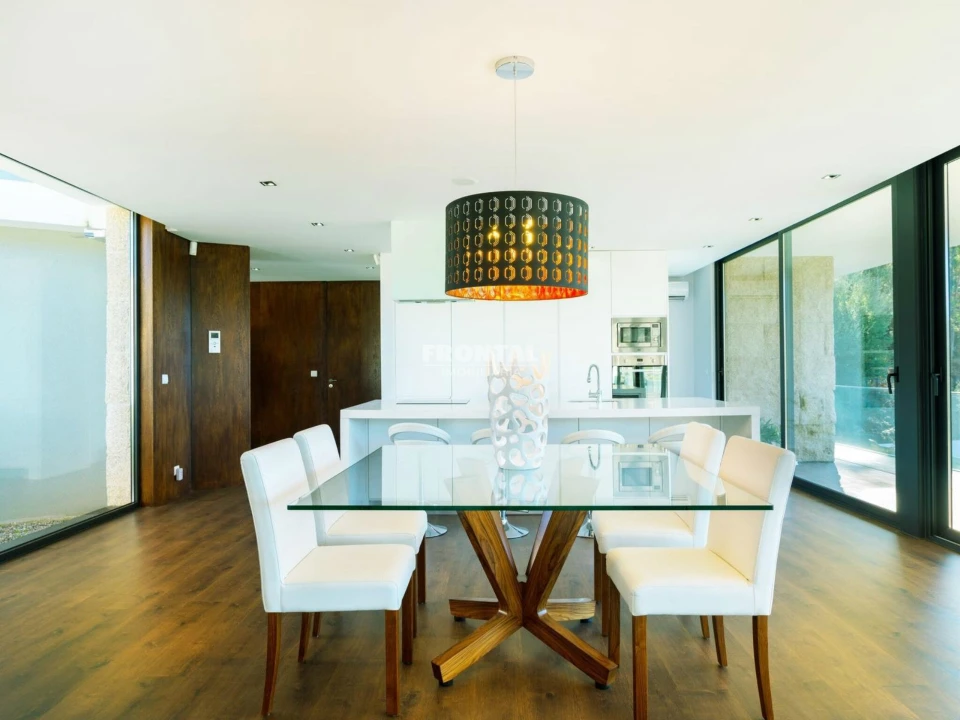 Moradia T4 para Venda em Louredo Foto 10