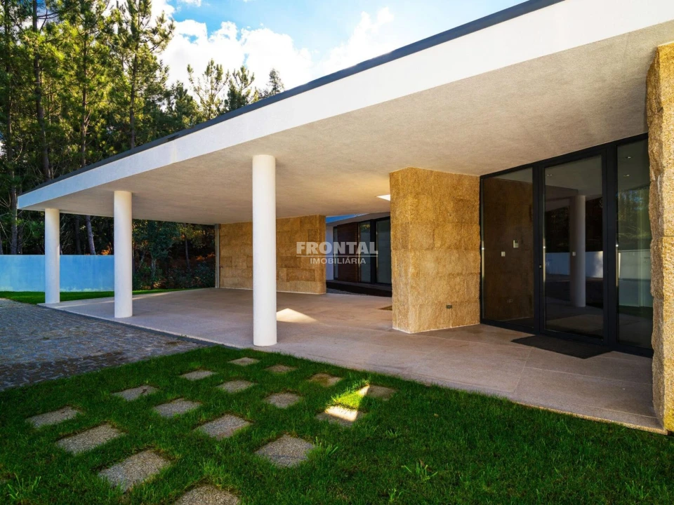 Moradia T4 para Venda em Louredo Foto 3