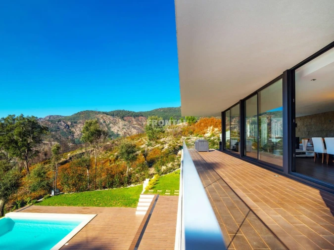 Moradia T4 para Venda em Louredo Foto 14