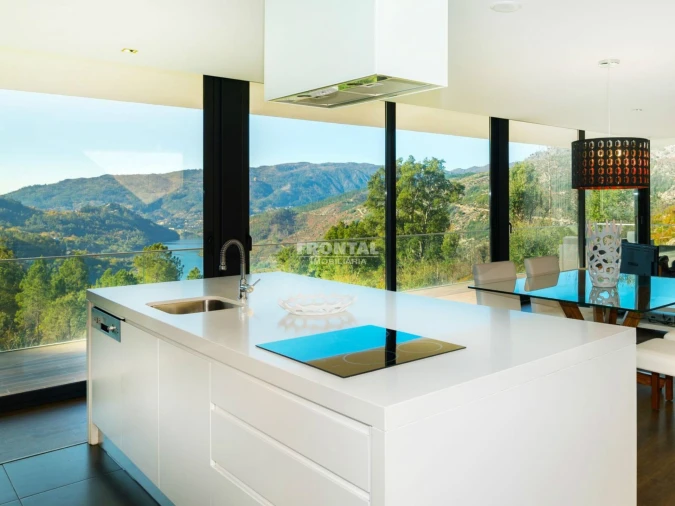 Moradia T4 para Venda em Louredo Foto 13